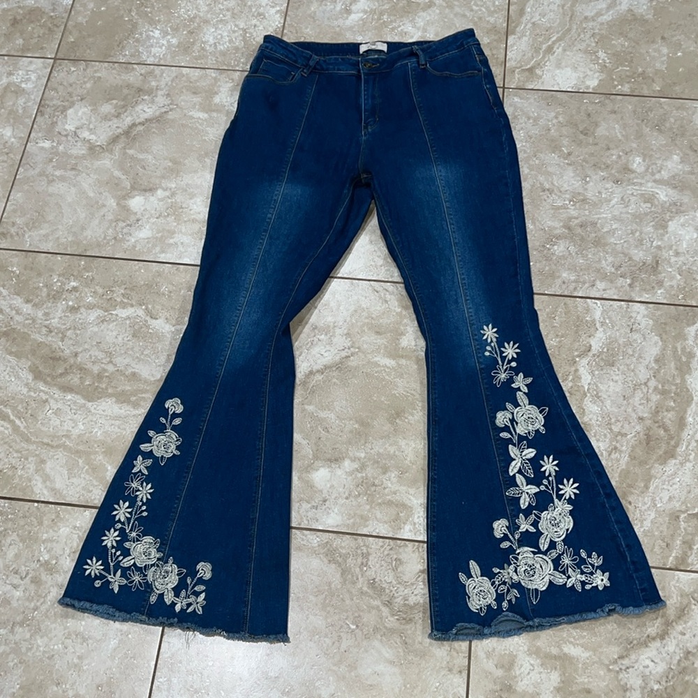 C&V Chelsea&Violet jeans slight stretch denim flare jeans.